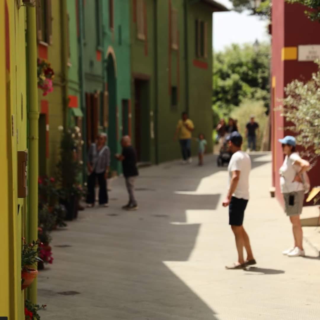 Percorso a Ghizzano il Paese delle Case Colorate, domenica 12 maggio